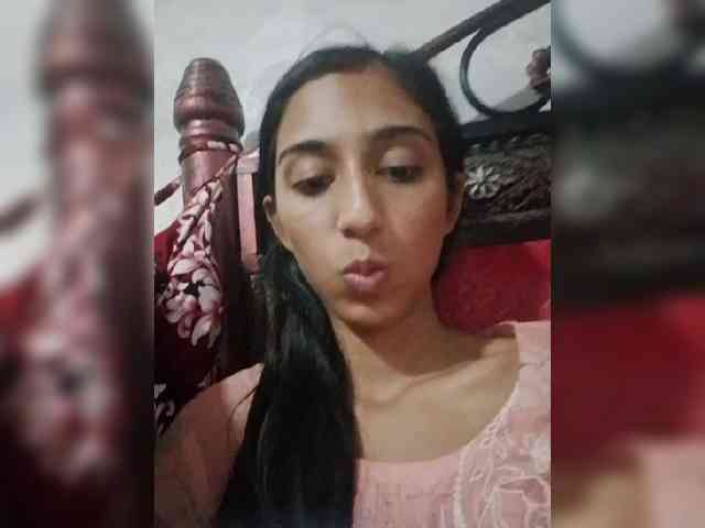 Acest model este live acum. AlinaPopy