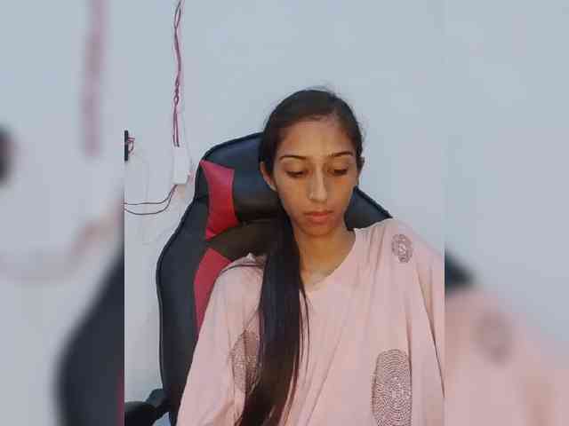 Model: AlinaPopy