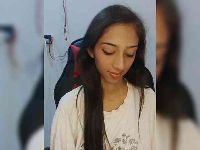 Model: AlinaPopy
