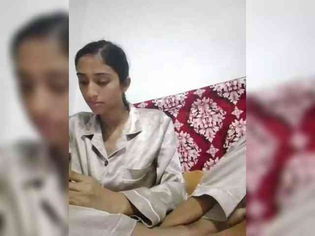 Acest model este live acum. AlinaPopy