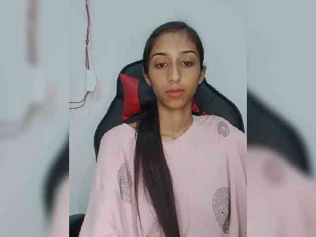 Model: AlinaPopy