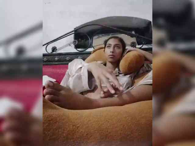 यह मॉडल अभी लाइव है. AlinaPopy