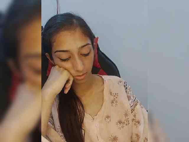 Model: AlinaPopy