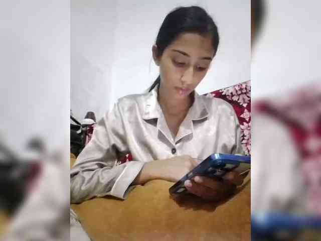 This model is live right now. AlinaPopy