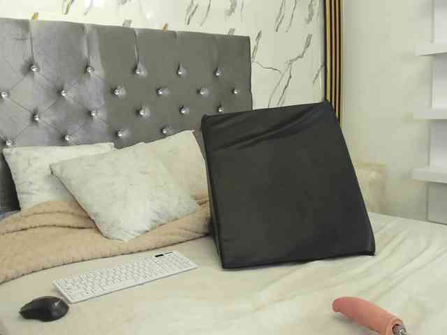 vanessaasquirt webcam