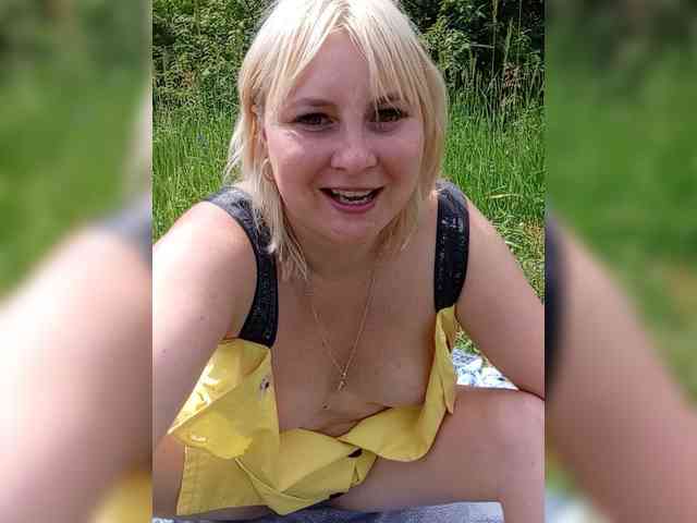 Lady-marshmallows's cam show statistics and live stream
