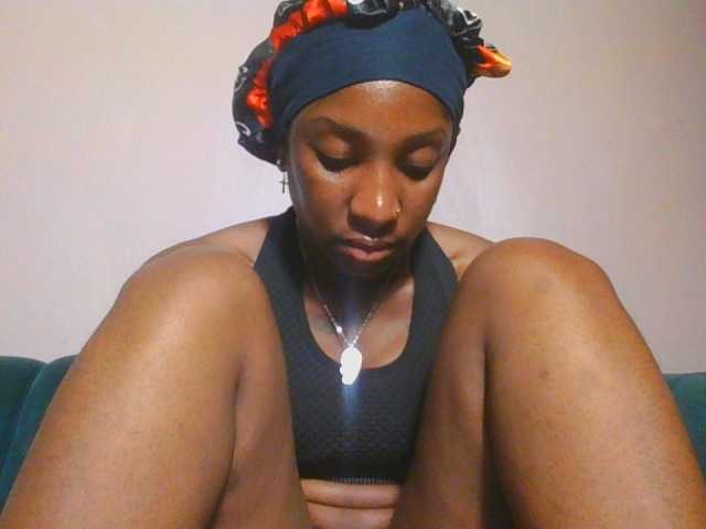 Hornycammy23 live cam on BongaCams
