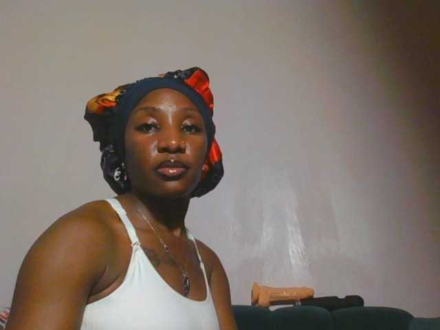 Hornycammy23 live cam on BongaCams