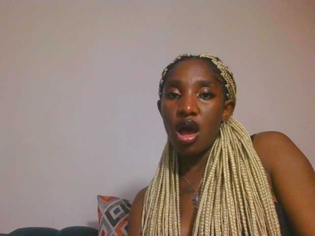 Hornycammy23 webcam