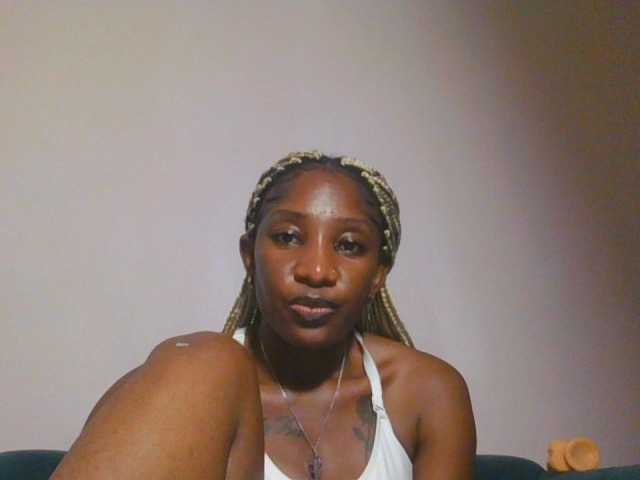 Hornycammy23 live cam on BongaCams