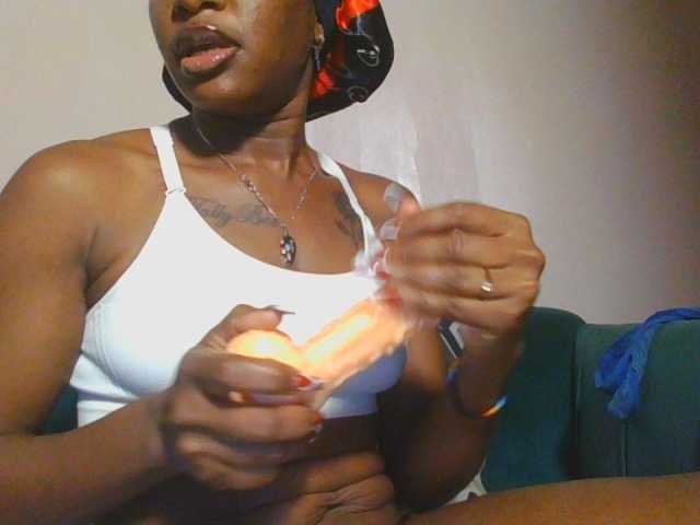 Hornycammy23 live cam on BongaCams