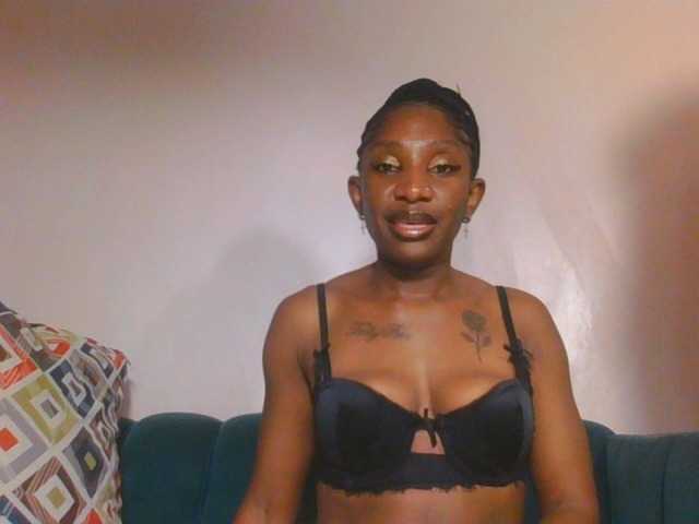 Hornycammy23 live cam on BongaCams