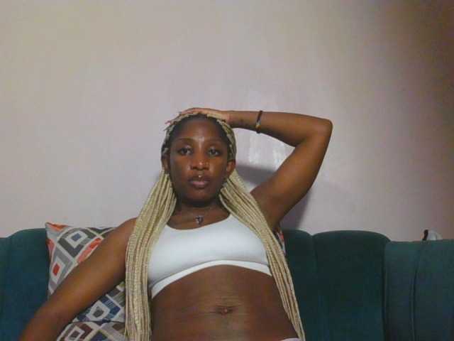 Hornycammy23 live cam on BongaCams