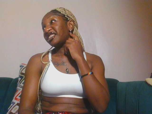 Hornycammy23 live cam on BongaCams