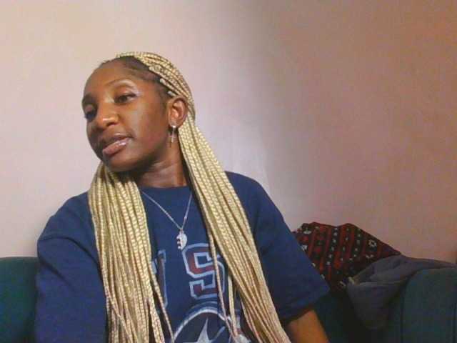 Hornycammy23 live cam on BongaCams