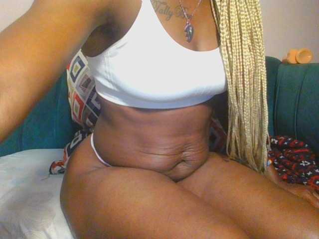 Hornycammy23 live cam on BongaCams