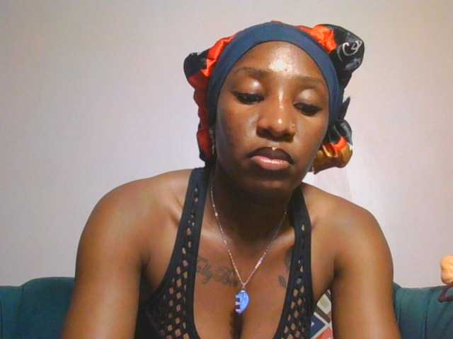 Hornycammy23 live cam on BongaCams