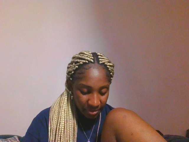 Hornycammy23 live cam on BongaCams