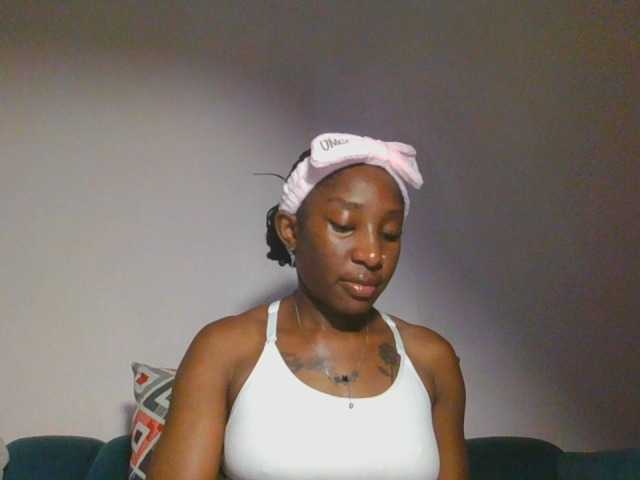 Hornycammy23 live cam on BongaCams