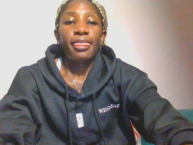 Hornycammy23 live cam on BongaCams