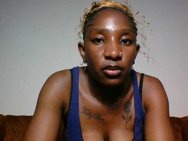 Hornycammy23 live cam on BongaCams