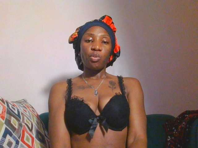 Hornycammy23 live cam on BongaCams