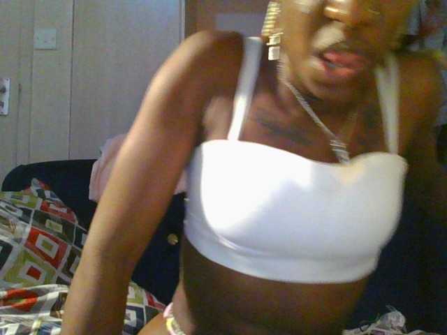 Hornycammy23's BongaCams show and profile