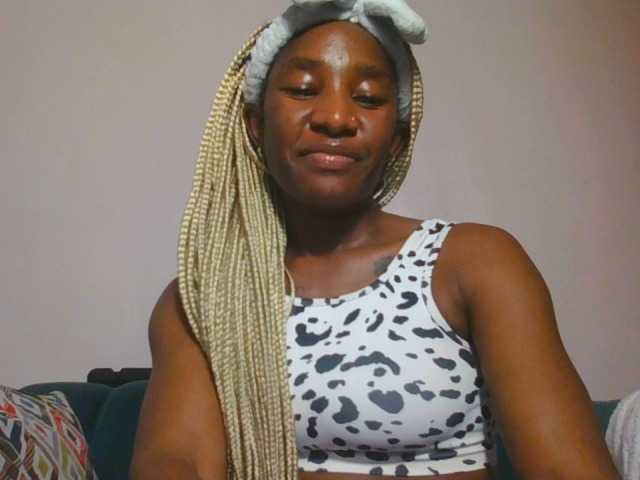 Hornycammy23 live cam on BongaCams