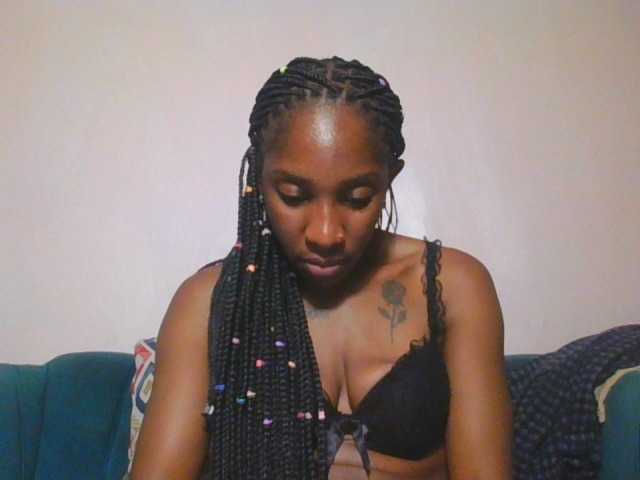 Hornycammy23 live cam on BongaCams