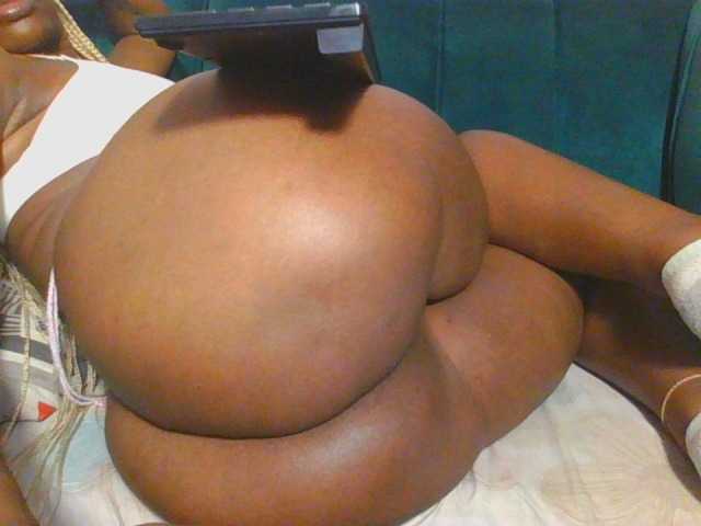 Hornycammy23 live cam on BongaCams