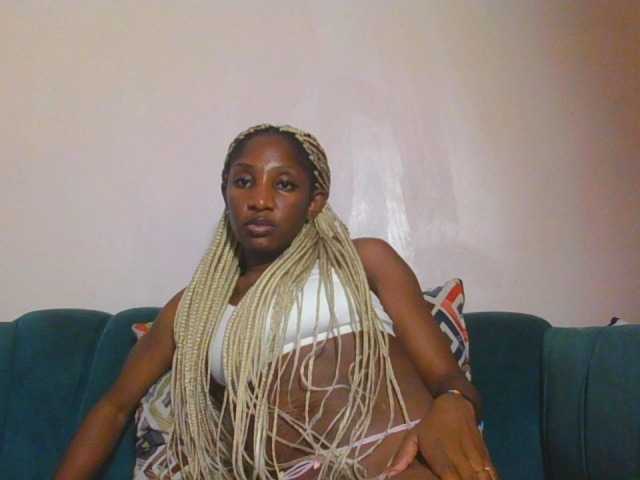 Hornycammy23 live cam on BongaCams