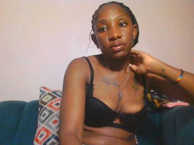 Hornycammy23 live cam on BongaCams