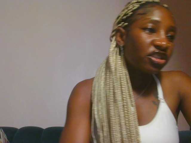 Hornycammy23 live cam on BongaCams