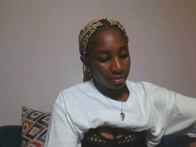 Hornycammy23 live cam on BongaCams