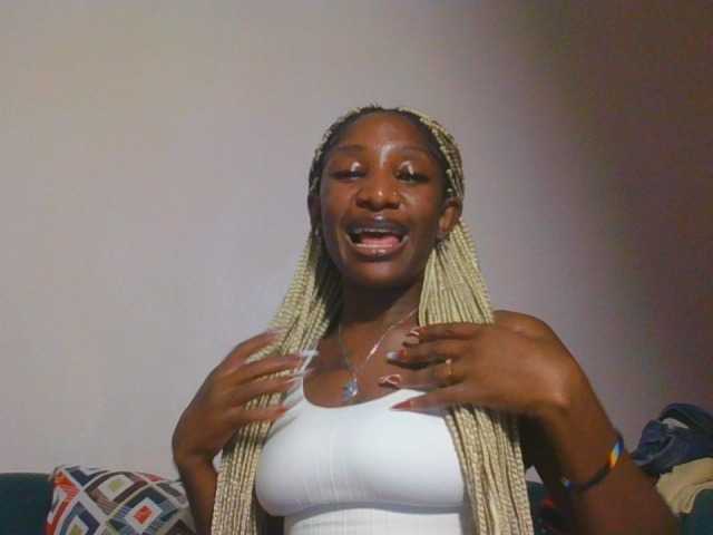 Hornycammy23 live cam on BongaCams