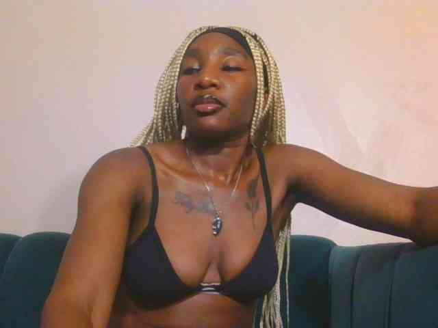 Modelo: Hornycammy23