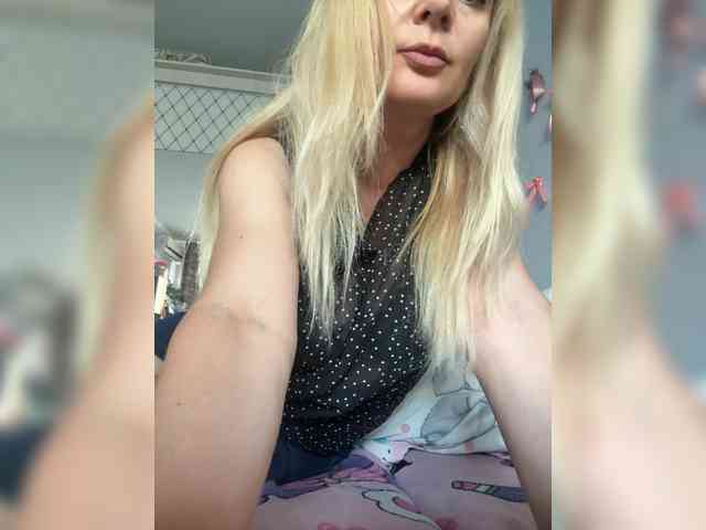 KristiAmore webcam