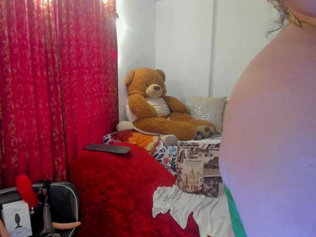 MeganHotCurvy live cam on BongaCams