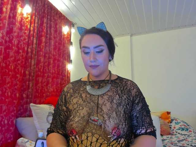 MeganHotCurvy live cam on BongaCams