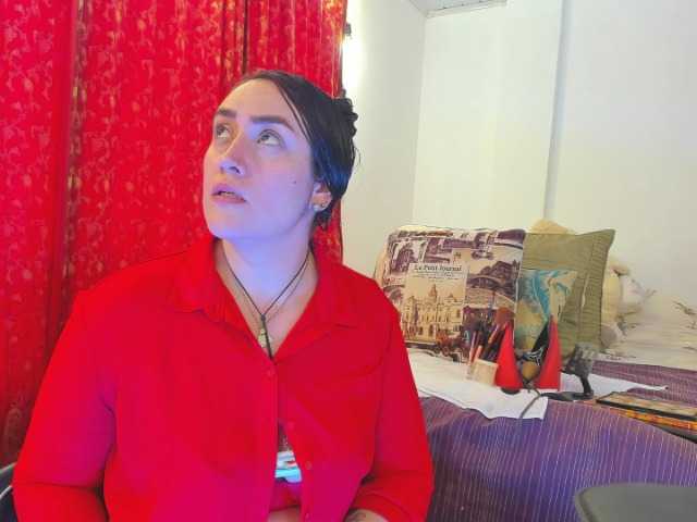 MeganHotCurvy live cam preview