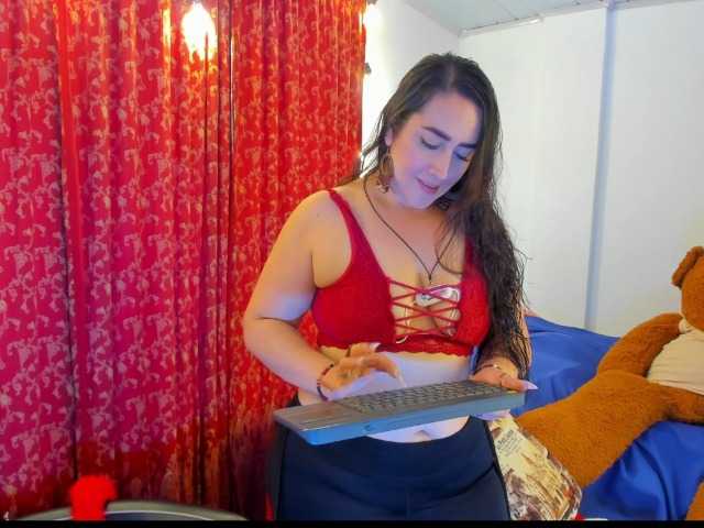 MeganHotCurvy webcam
