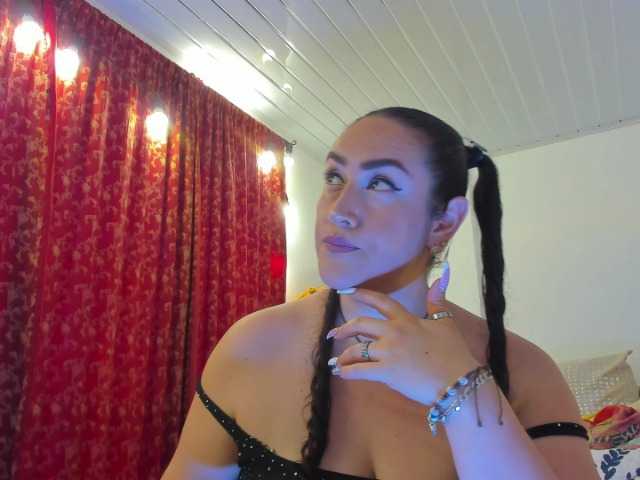 MeganHotCurvy live cam on BongaCams