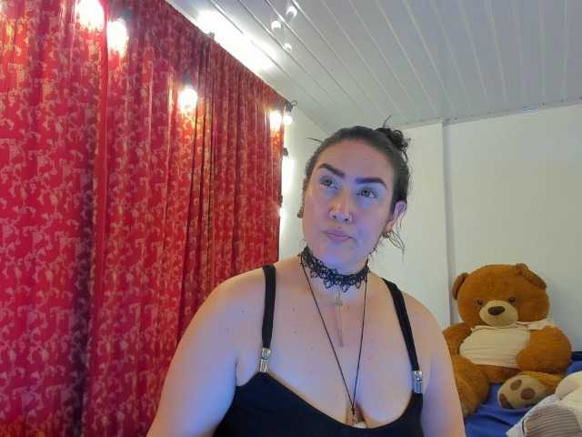 MeganHotCurvy live cam on BongaCams