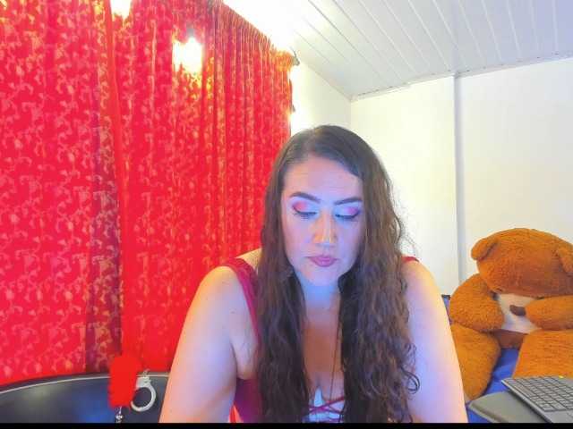 MeganHotCurvy live cam on BongaCams
