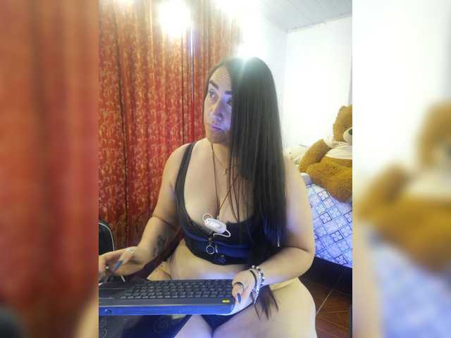 MeganHotCurvy's BongaCams show and profile