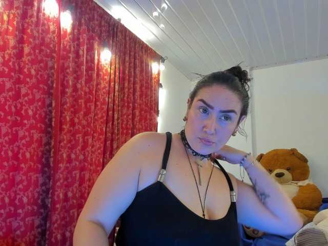 MeganHotCurvy live cam on BongaCams