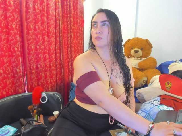 MeganHotCurvy live cam on BongaCams