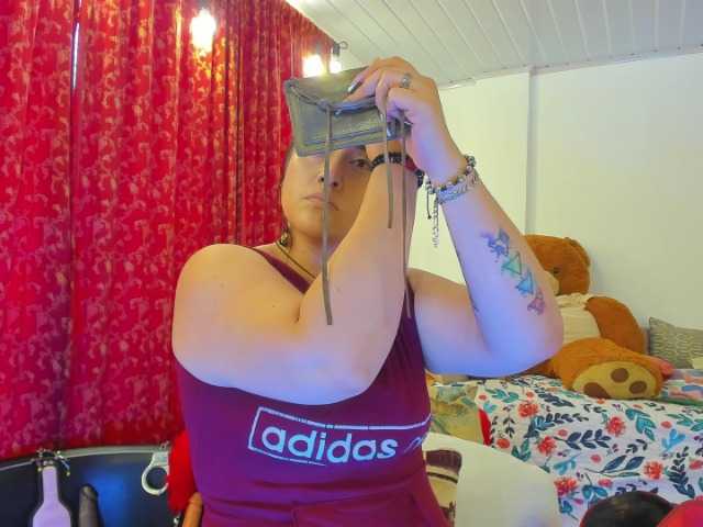 MeganHotCurvy live cam on BongaCams