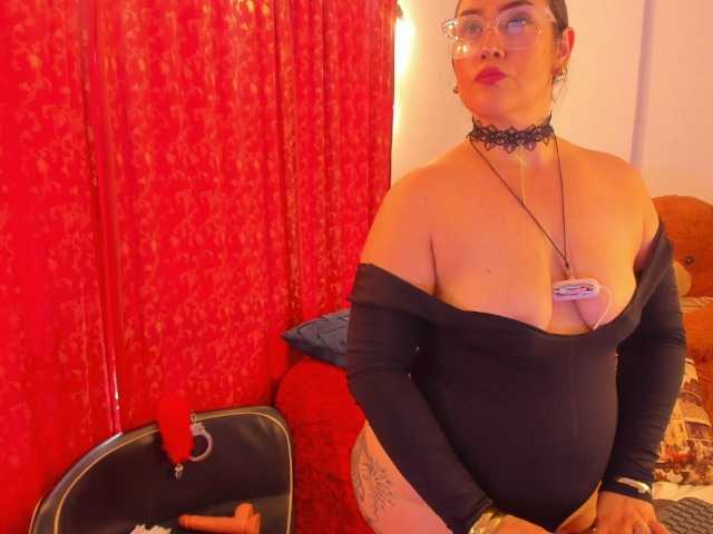 MeganHotCurvy live cam on BongaCams