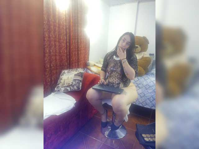 MeganHotCurvy's BongaCams show and profile